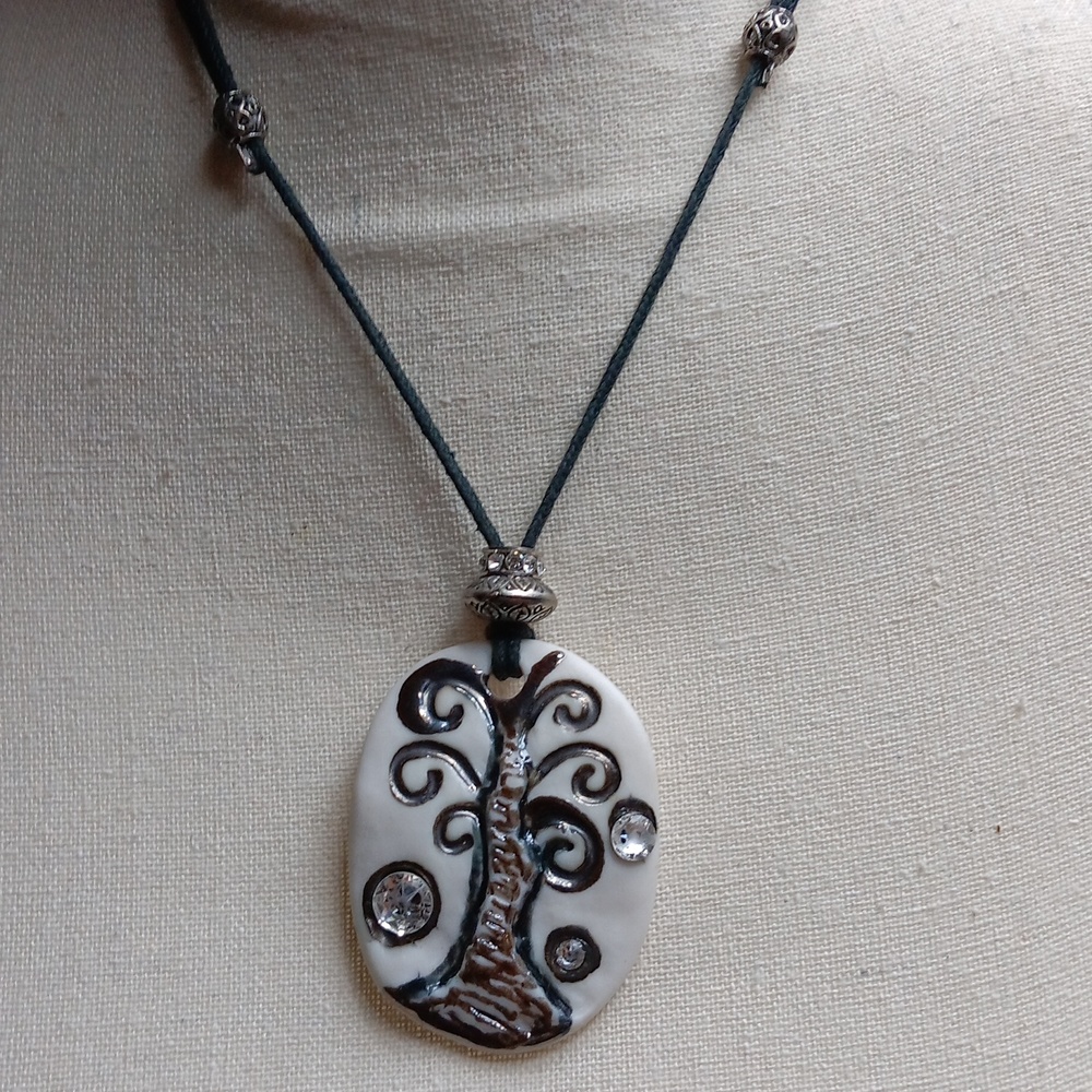 Tree of Life hand made necklace! Many details! Adjustable neckline. 💌